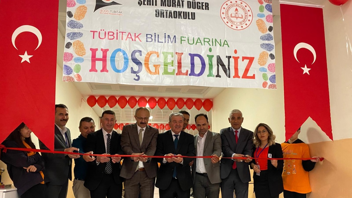 TÜBİTAK 4006 Bilim Fuarımızın açılışını İlçe Milli Eğitim Müdürümüz Mustafa Kılıçgil; Şube Müdürlerimiz Battal Akman, Muhsin Güler ve Okul Müdürlerimiz ile birlikte gerçekleştirdik..